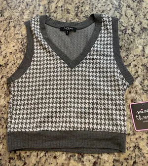 Mixed Threads Houndstooth V-Neck Crop Sweater Vest - Gray/White thumbnail 1