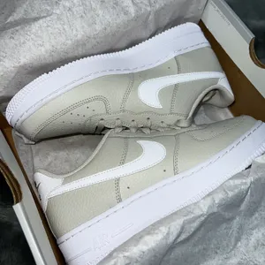 Nike Air Force 1 thumbnail 1