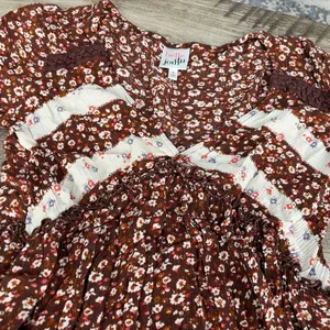 Cute woman going out top thumbnail 2