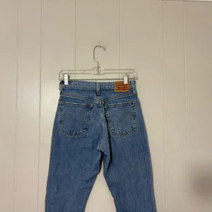 Levi’s 501 Original High Rise Straight Jeans Distressed Raw Hem Blue Women’s 25 thumbnail 6