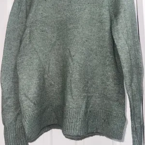 LOFT Size Small Green Crew Neck Sweater Classic Knit Design thumbnail 7