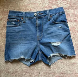 Levi’s High-Rise Shorts thumbnail 1