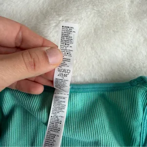Athleta Aurora Seamless Crop Rib Tank Size Small thumbnail 4