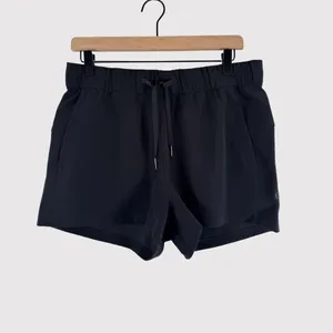 Lululemon Womens Shorts Black On the Fly Sweat Wicking Athletic Stretch Size 8 thumbnail 2
