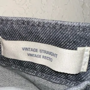 Universal Threads Vintage Straight Jeans Distressed Raw‎ Hem 10 Short thumbnail 5