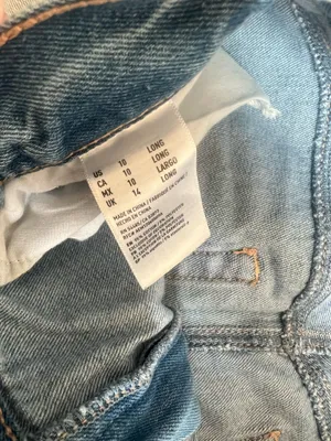 American Eagle Mom Jeans Ripped thumbnail 4