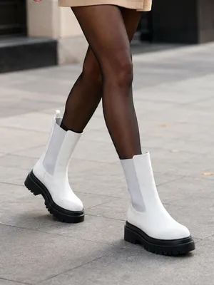 NEW Good American Platform Chelsea Boot White‎ Leather Size 9 thumbnail 1
