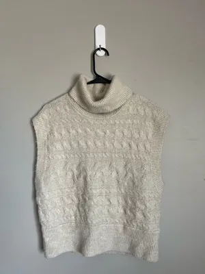 OLD NAVY | Cream Cable-Knit Sleeveless Turtleneck Sweater Vest Sz M thumbnail 3