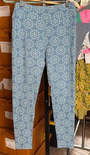 NWOT LuLaRoe Leggings Blue Cream Floral Mandala OS One Size (2-10) thumbnail 1