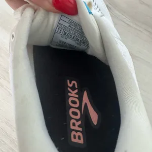 Brooks Adrenaline GTS Women's Running Shoes - White with Blue & Peach Accents thumbnail 4