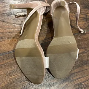 Apt 9 Blush Pink Velvet Open Toe Heel Sandals Size 6.5 – NWOT thumbnail 4