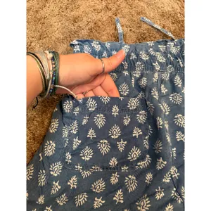 Joie Lyocell Boho Floral Print Pull-On Drawstring Shorts Blue White Paperbag thumbnail 6