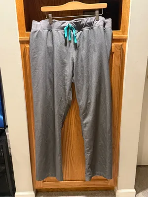 FIGS Catarina One-Pocket Scrub and Livingston Basic Scrub Pants set in Graphite thumbnail 7