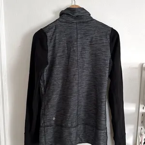 Lululemon Daily Yoga Jacket EUC thumbnail 4