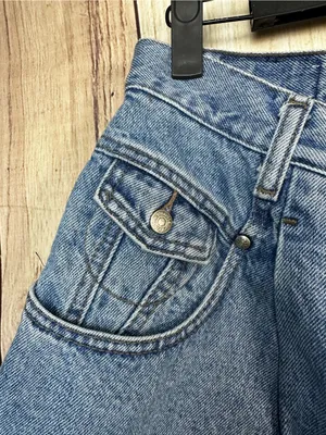 Women’s Levi's 900 Series Vintage High-Waist Blue Denim Shorts thumbnail 5