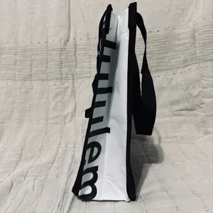 Lululemon Athletica Reusable Monochrome Tote‎ thumbnail 10