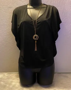 🆕 Julie’s Closet Black Blouse with Accent Necklace thumbnail 2