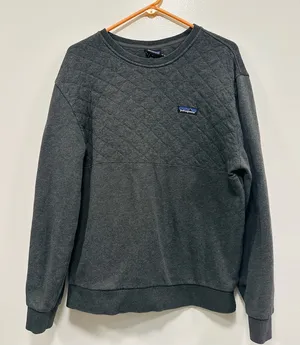 Patagonia women’s Gray Quilted organic cotton Sweater Size medium thumbnail 1