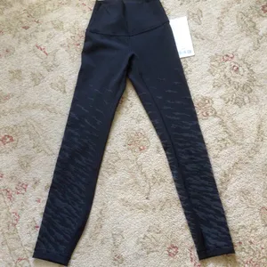 lululemon Wunder Under Lunar New Year HR 25” leggings in Black Tiger sz 0 thumbnail 5