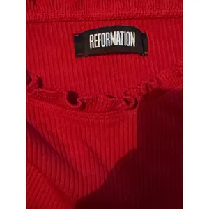 Reformation Ribbed Off Shoulder Crop Top Womens S‎ Red Lettuce Trim Fitted thumbnail 3