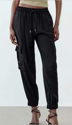 Zara Black‎ Stretchy Elastic Waist Cargo Jogger Pants With Pockets thumbnail 1