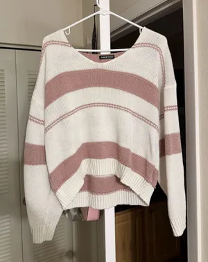 Pink striped sweater Size M thumbnail 1