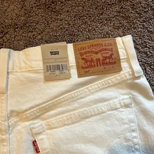 Levi’s distressed pearly whites mid rise denim shorts NWT thumbnail 5