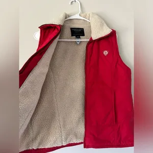 American Eagle Shelter Series Red Vest Sherpa Lined Size Medium Athleisure thumbnail 4