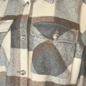 Size M Cropped Button Down Flannel Gray Size M thumbnail 3