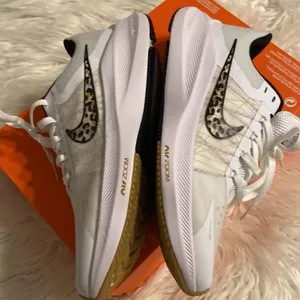 Nike Women’s Zoom Zwingli 8 PRM size 11 brand new with box thumbnail 11