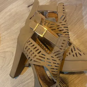 TOP Moda Brown Cutout stacked tan gladiator heels size 9 thumbnail 7