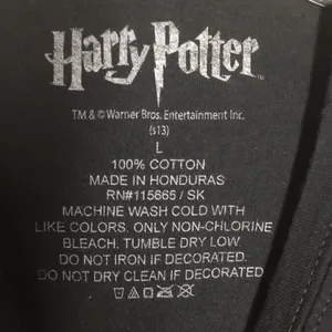 FINAL MARKDOWN Juniors’ Harry Potter Hogwarts Crest SS Tee (L) thumbnail 4