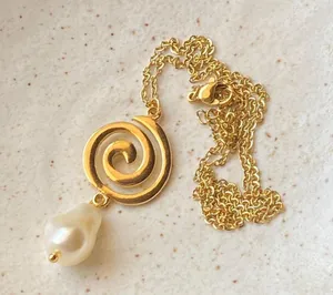 Handmade gold tone stainless steel spiral swirl uzumaki & pearl necklace🌀 thumbnail 4