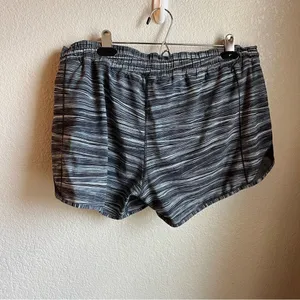 Lululemon Hotty Hot Short II (Long 4") Low Tide Alpine White Black / Black thumbnail 7