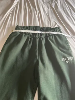 BRANDY MELVILLE Green New York Jogger Sweatpants Pockets Women’s One Size EUC thumbnail 6