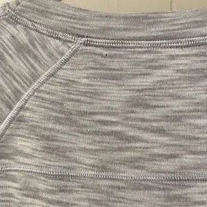 Lululemon Gray Long Sleeve Athletic Top Size 4 Lightweight Stretch thumbnail 5