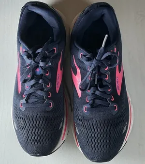 Brooks Women's Athletic Shoes in Black and Pink b52 thumbnail 1