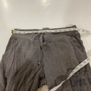 Pink Victoria’s Secret Gray Mid Rise Capri Sweatpants Size‎ XS thumbnail 7
