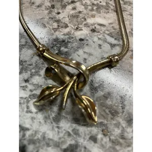 Vintage Trifari Gold Tone Snake Chain Leaf Ribbon Necklace‎ Pat Pend Mid Century thumbnail 2