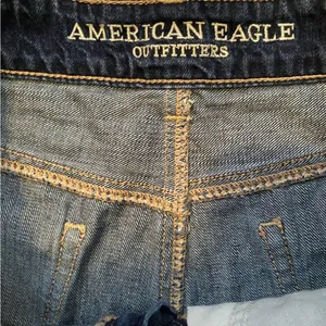 American Eagle Outfitters TOMGIRL Dark Wash Distressed Shorties Size 2 thumbnail 3