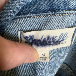 Madewell distressed normcore M classic denim jacket thumbnail 4