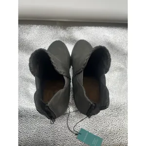 Maurices Women's Shoe Size 7.5 Grey Faux Leather‎ 3.25" Wedge Heel Bootie NWT thumbnail 4