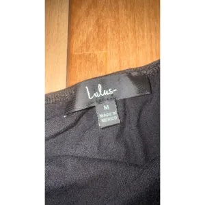 Lulus Black Ruffle Strap Bodysuit Medium Scoop Neck‎ Snap Crotch Stretch Chic thumbnail 2