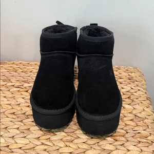 Amazon Women's Black Winter Boots thumbnail 2