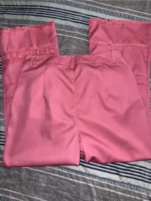 SHEIN woman’s Pink Ruffle Hem Capri Pants thumbnail 6