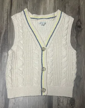 American Eagle Cream Cable Knit Sweater Vest Tipped Trim Size M thumbnail 1