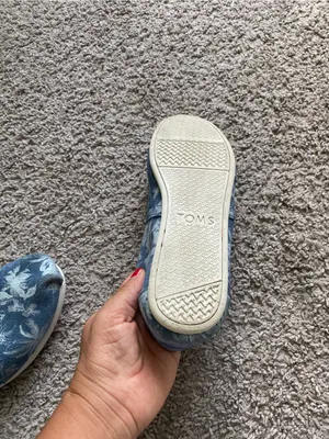 TOMS Women’s Blue/White Floral Slip-On Flats thumbnail 4