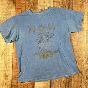 Vinyl Icons Def Leppard Pyromania 1983 Tour Graphic Tee Blue Distressed Medium thumbnail 1