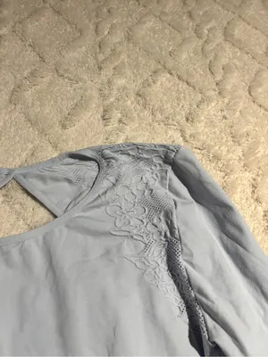 Blue women’s work out longsleeve no size tag fits a large thumbnail 5