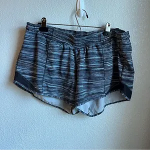 Lululemon Hotty Hot Short II (Long 4") Low Tide Alpine White Black / Black thumbnail 4